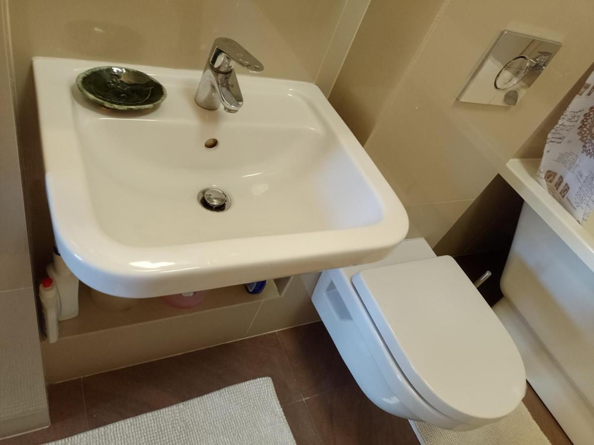 ריגה Premium Class Apartment, Free Parking, Maximum 5 Guests, 2 Bedrooms, 3 Beds מראה חיצוני תמונה