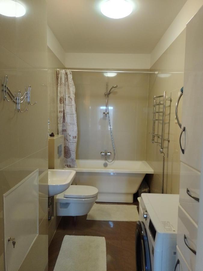 ריגה Premium Class Apartment, Free Parking, Maximum 5 Guests, 2 Bedrooms, 3 Beds מראה חיצוני תמונה